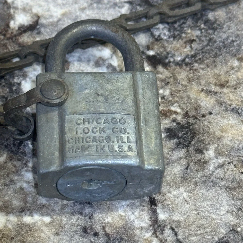 WWII Era US Navy USN Padlock w/Keys Patent #2141748‎ Chicago Lock Co